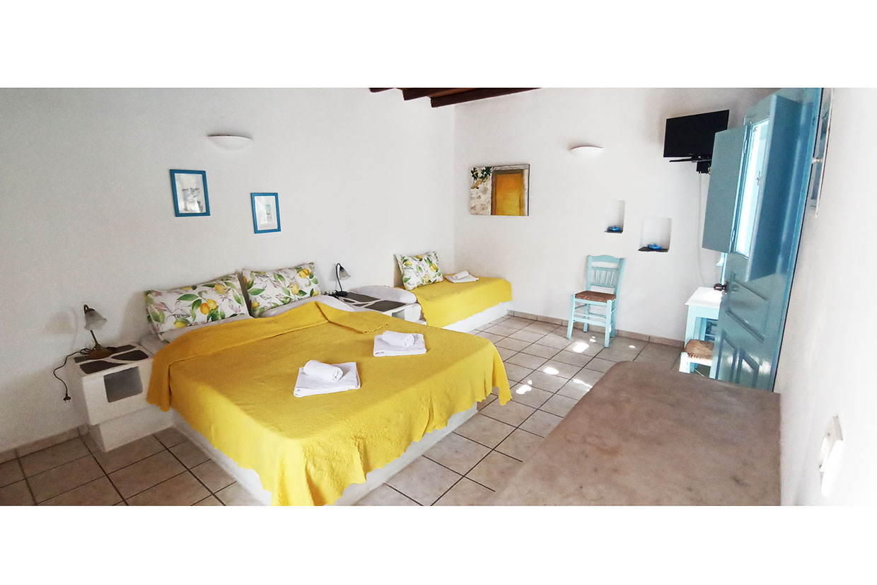 Ampelos hotel in Folegandros, triple room