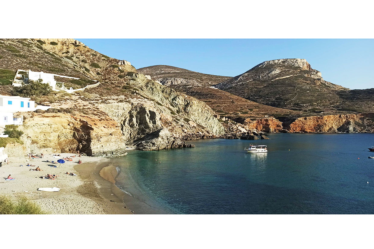 La plage Agali à Folegandros